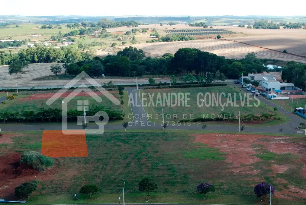 Terreno à venda no Village Manacá em Cesário Lange